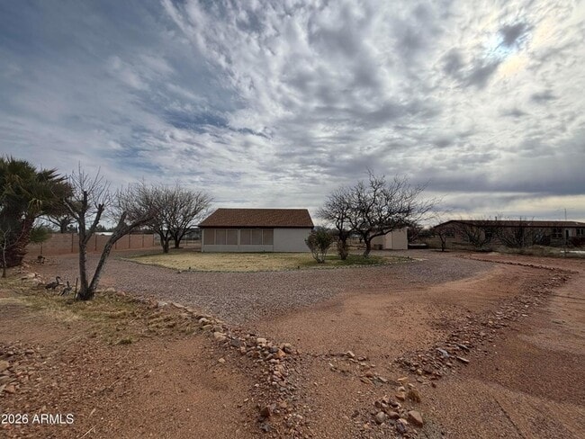 Building Photo - 5342 S San Pedro Ave