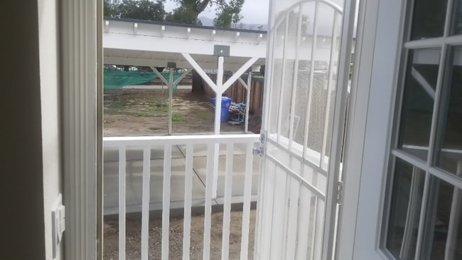 Building Photo - 812 N Main St