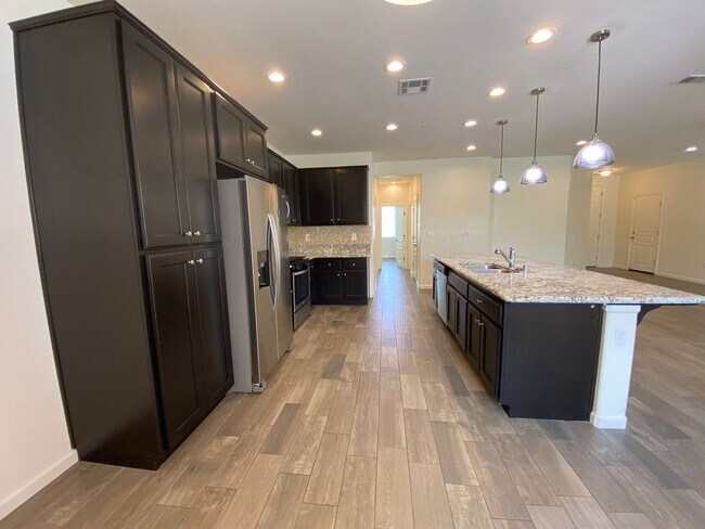 Building Photo - Tulare home coming soon!