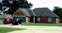 Building Photo - 10880 Park Pl