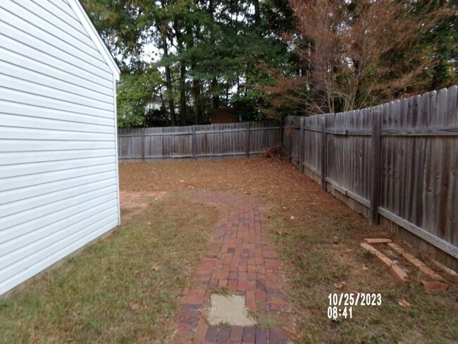 Building Photo - Two Bedroom/ Two Baths