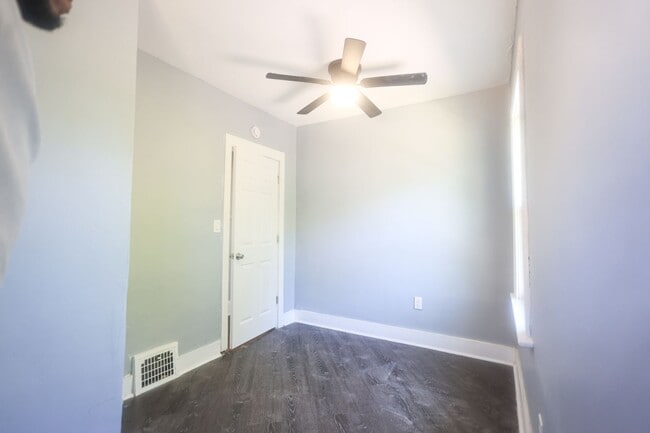 Building Photo - Large 4 bedroom 1.5 bathroom- EDEN and CMHA Section 8 Welcomed.