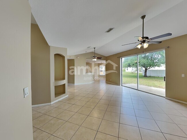 Building Photo - 1201 SW Minyo Ave