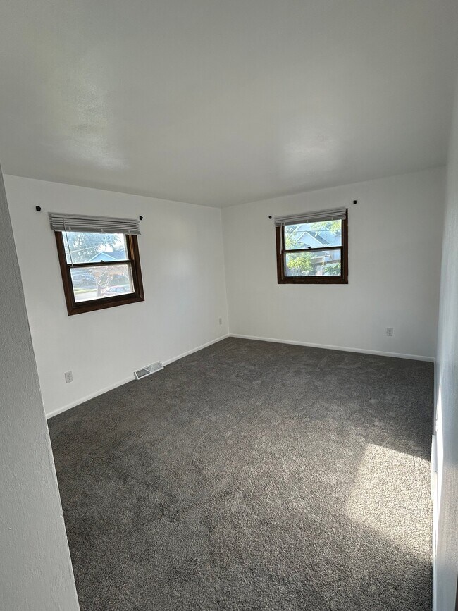 Building Photo - 1050 Van Buren Ave