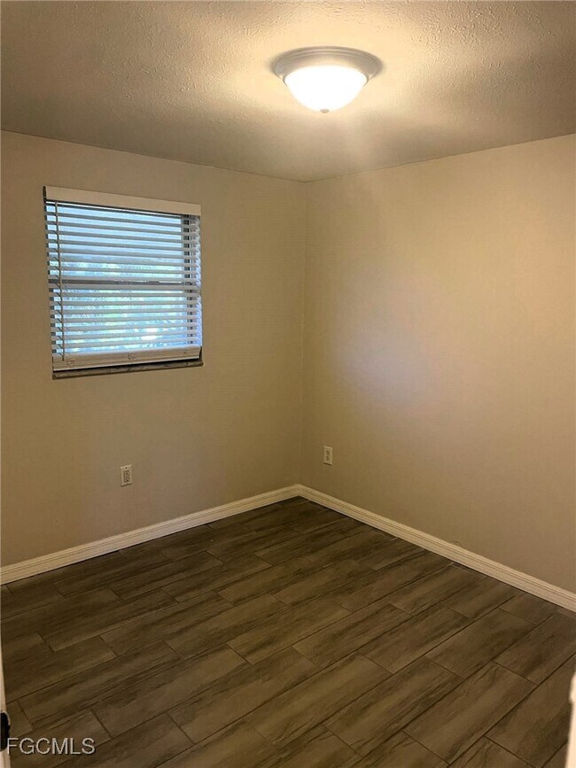 Building Photo - 2173 Barry Dr