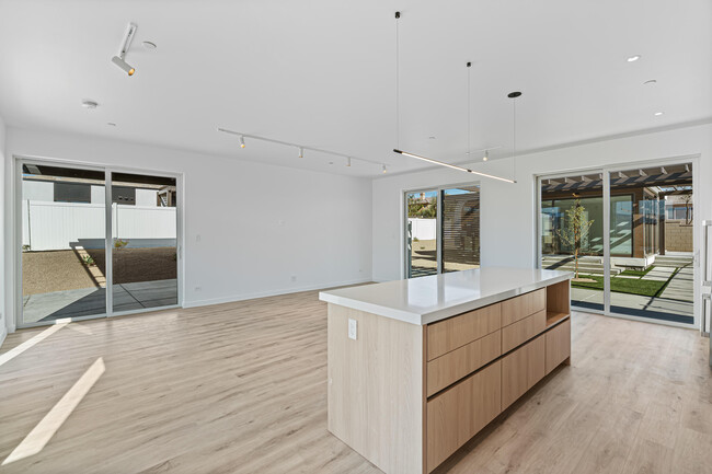 Building Photo - 13852 Scenic Crest Cir