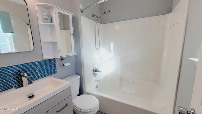 Building Photo - 1813 Arthur Ave