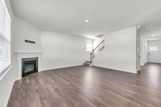 Building Photo - Modern 4BR Home with Loft & 2.5 Baths in W...