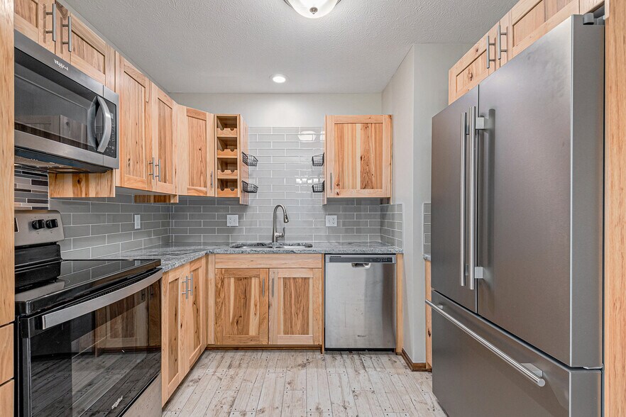 Building Photo - 14 Pinehurst Cir