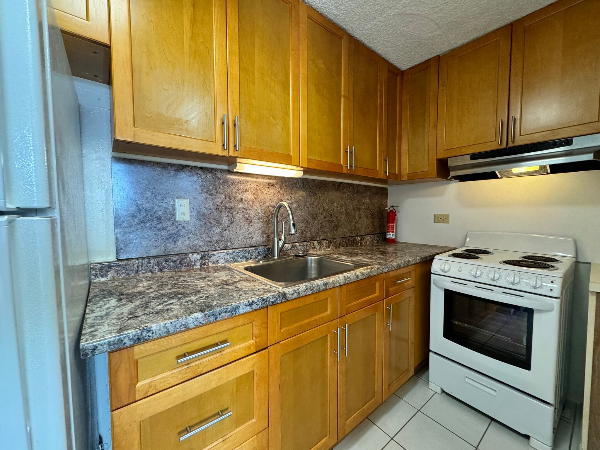 Building Photo - 2637 Kuilei St