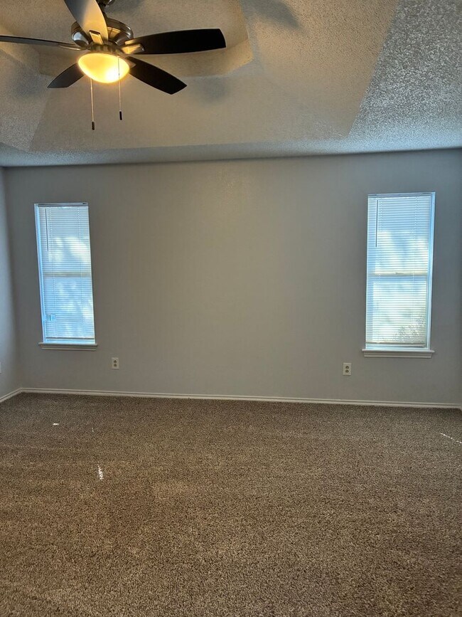 Building Photo - Price Improvement on this 4 bedroom