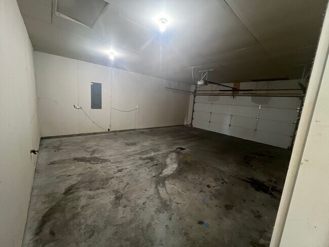 Building Photo - 3715 32nd St S