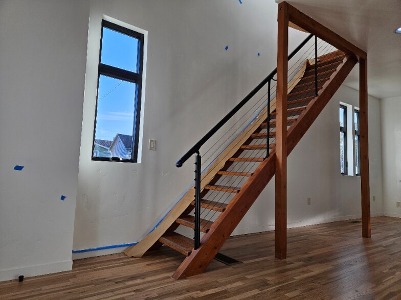 Building Photo - 520 10th St