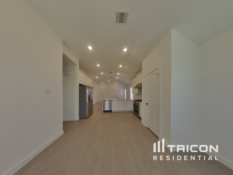 Building Photo - 3024 Pintail St