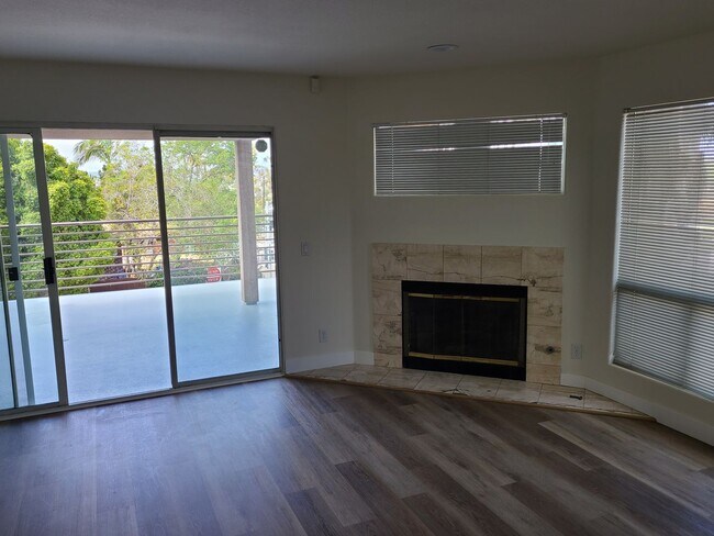 Building Photo - 2 Bed/2.5 Bath plus Large Bonus Room - For...