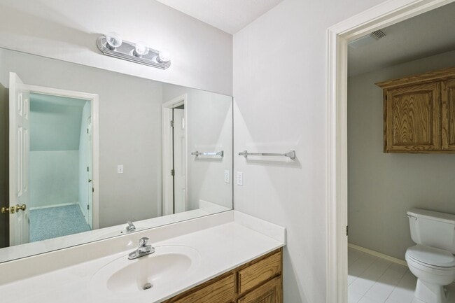 Building Photo - Spacious 4 Bedroom + Bonus Room