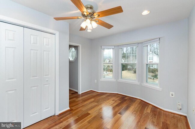 Building Photo - 15090 Holleyside Dr