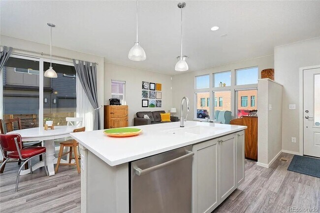 Building Photo - 4BR House in Great Denver Neighborhood