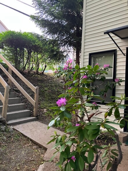 Building Photo - 188 Colburn St