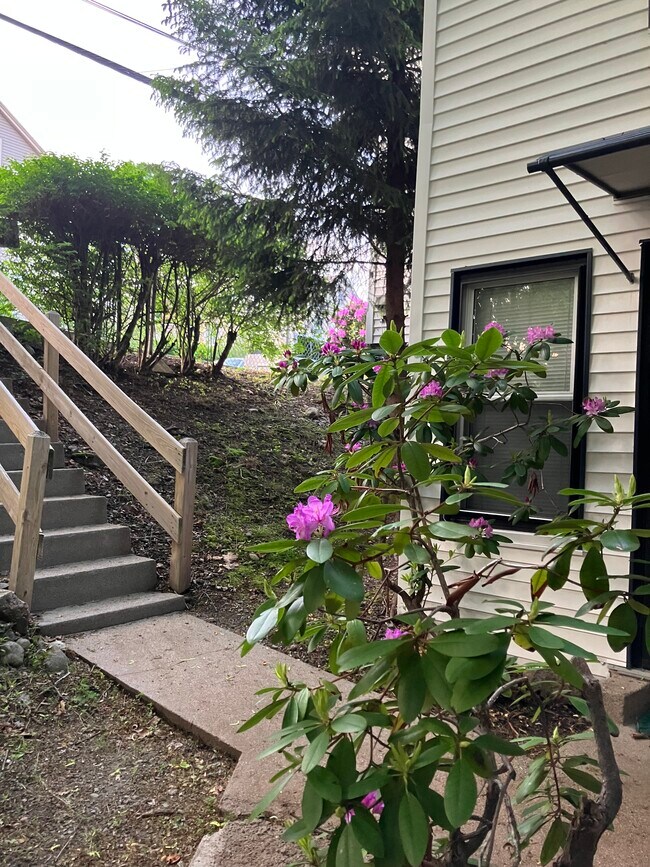 Building Photo - 188 Colburn St