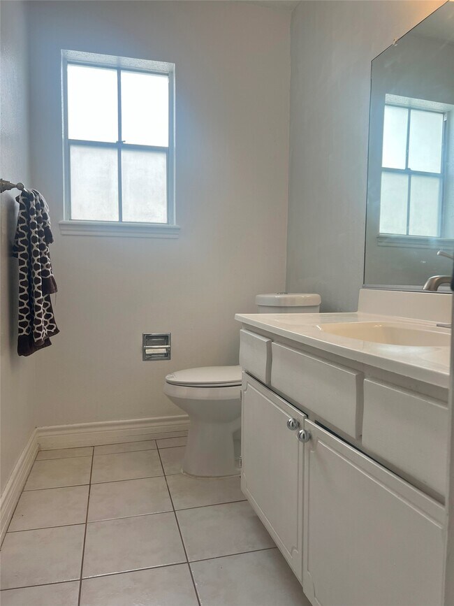 Building Photo - 13004 Trail Hollow Dr