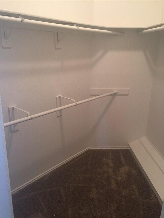 Building Photo - NICE 3/2/2 in Mesquite.