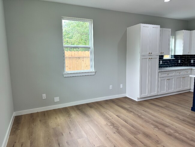 Building Photo - 8404 Tate St