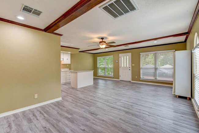 Building Photo - Studio Apartment for Lease in Olde Oaks_Im...