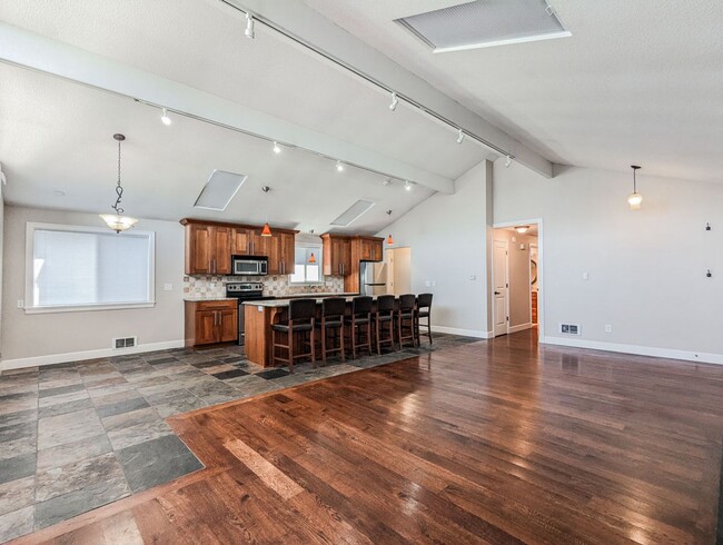 Building Photo - Charming 3 bed, 2 bath Lake Goodwin rambler!