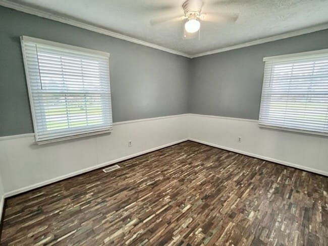 Building Photo - Rental Avail in Montclair!