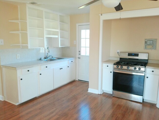 Building Photo - 937 Lum St