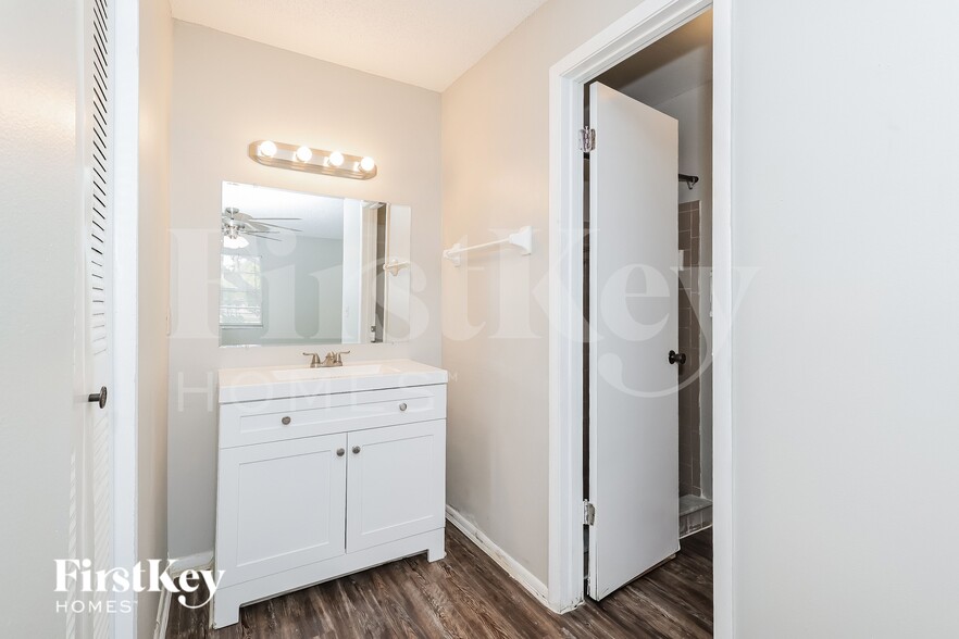 Building Photo - 1095 Sunshine Way SW