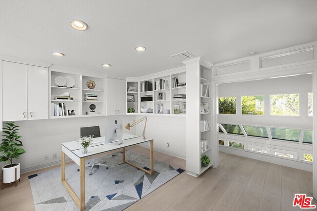 Building Photo - 31 St Tropez