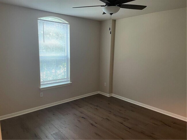 Building Photo - 1718 Woodvista Pl