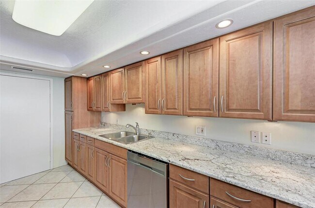 Building Photo - 435 S Gulfstream Ave