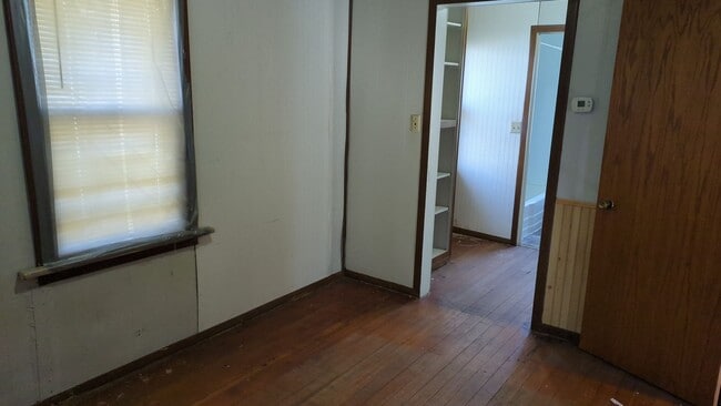 Building Photo - Cute 1 bed 1 bath house with large deck available now