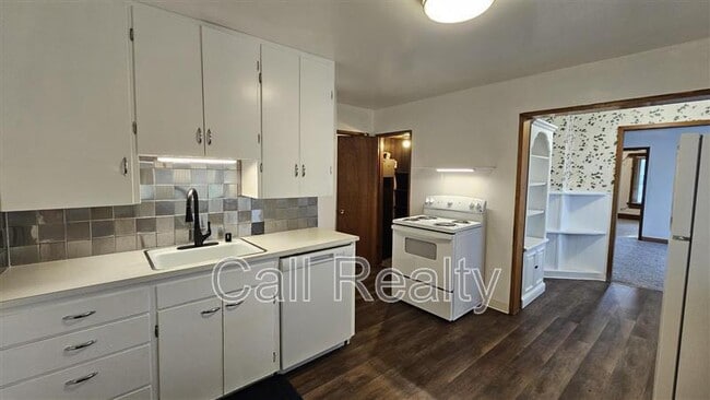 Building Photo - 12019 E Valleyway Ave