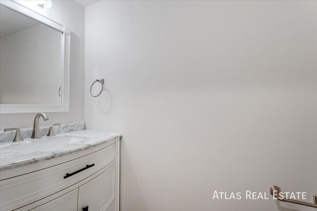 Building Photo - 3807 S Mill Ave