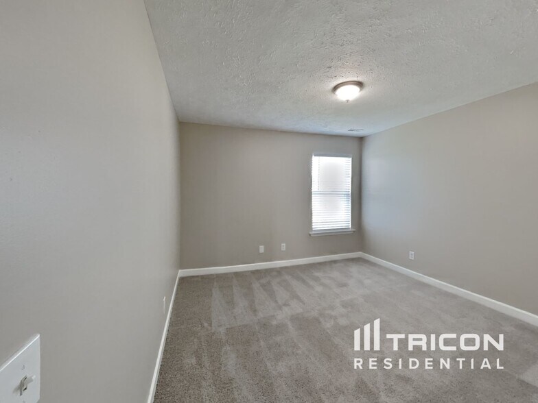 Building Photo - 815 Chilhowee Ct