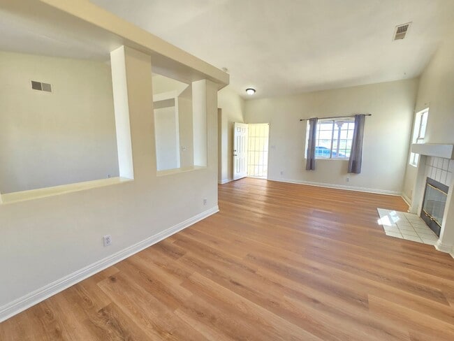 Building Photo - 4 bedroom / 2 bathroom / Open Floor Plan House/ New Vinyl Flooring throughout the house