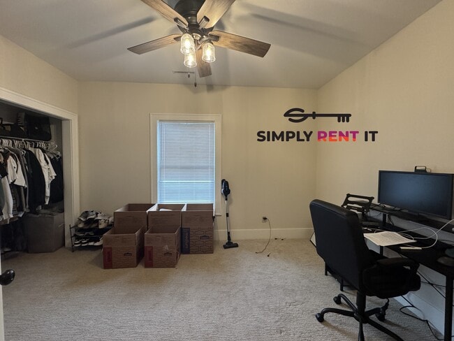 Building Photo - Renovated 2 Bedroom, 2 Bathroom on Campus!