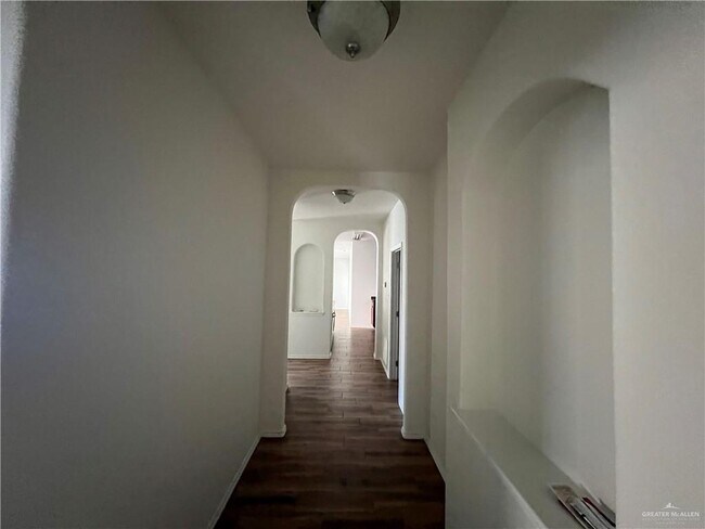 Building Photo - 20 W Figueroa St