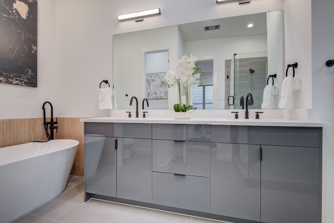 Building Photo - 6742 Peerless St