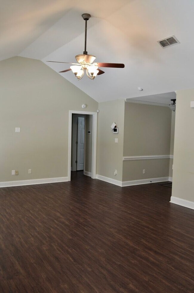 Building Photo - 816 Stoneview Dr