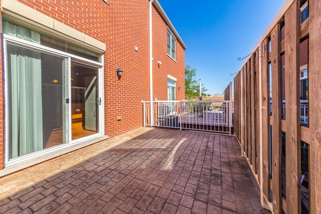 Building Photo - 1193 S Grove Ave