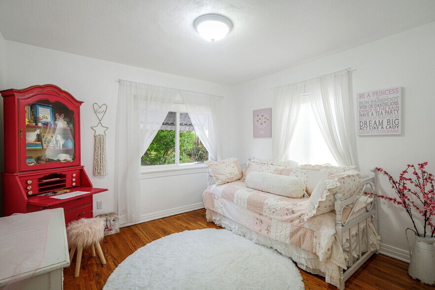 Building Photo - 4260 McConnell Blvd