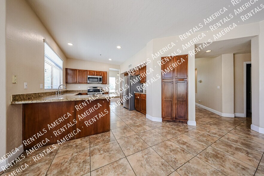 Building Photo - 14759 N 98th St