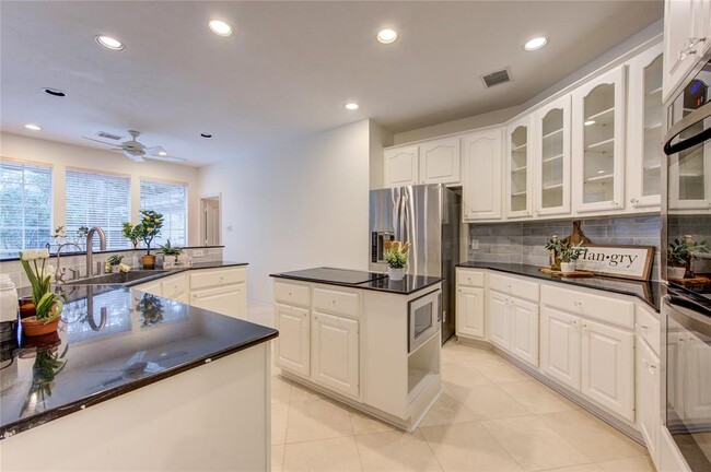 Building Photo - 13515 N Tracewood Bend