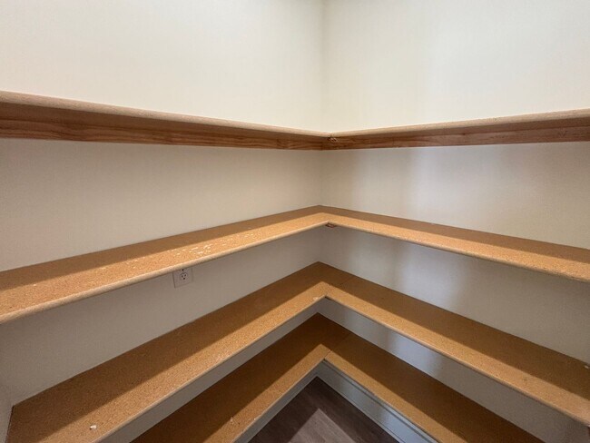 Building Photo - 1747/49 Hickory