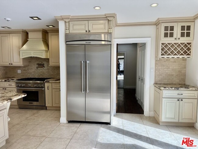 Building Photo - 128 S Swall Dr